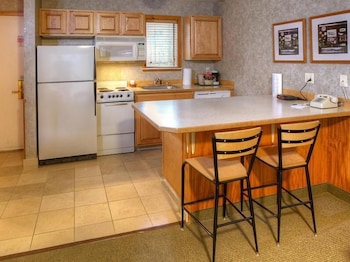 Poulsbo Inn Suites 21/25