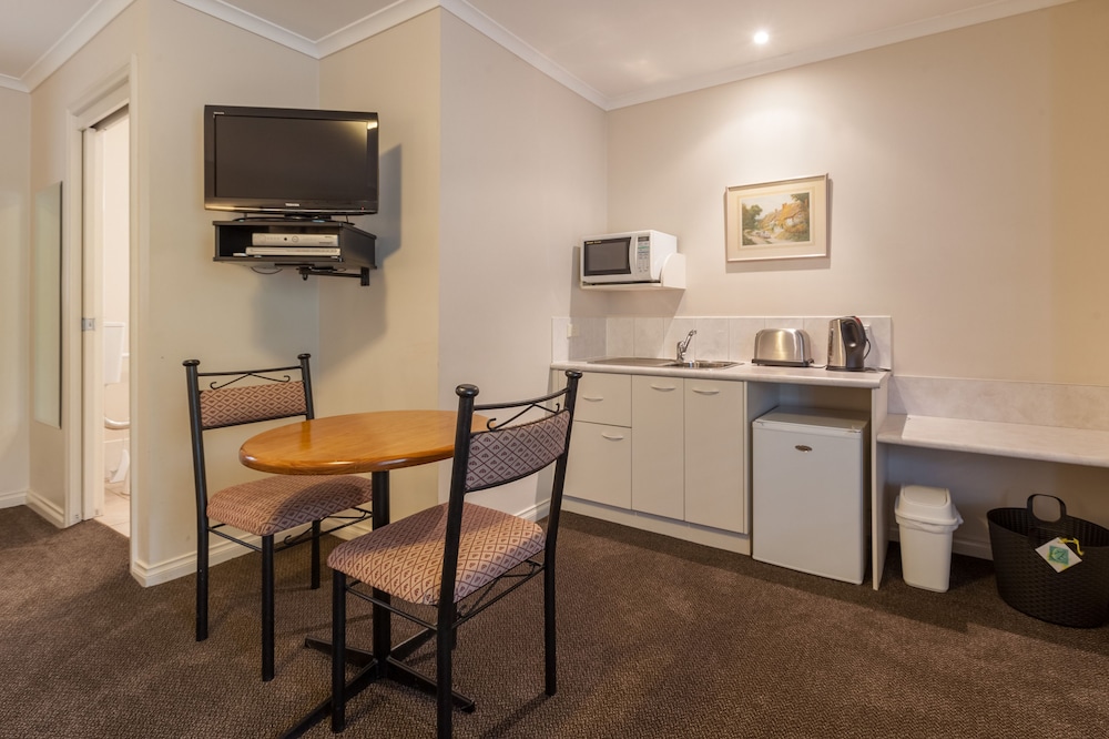 YARRA GABLES MOTEL 28/35