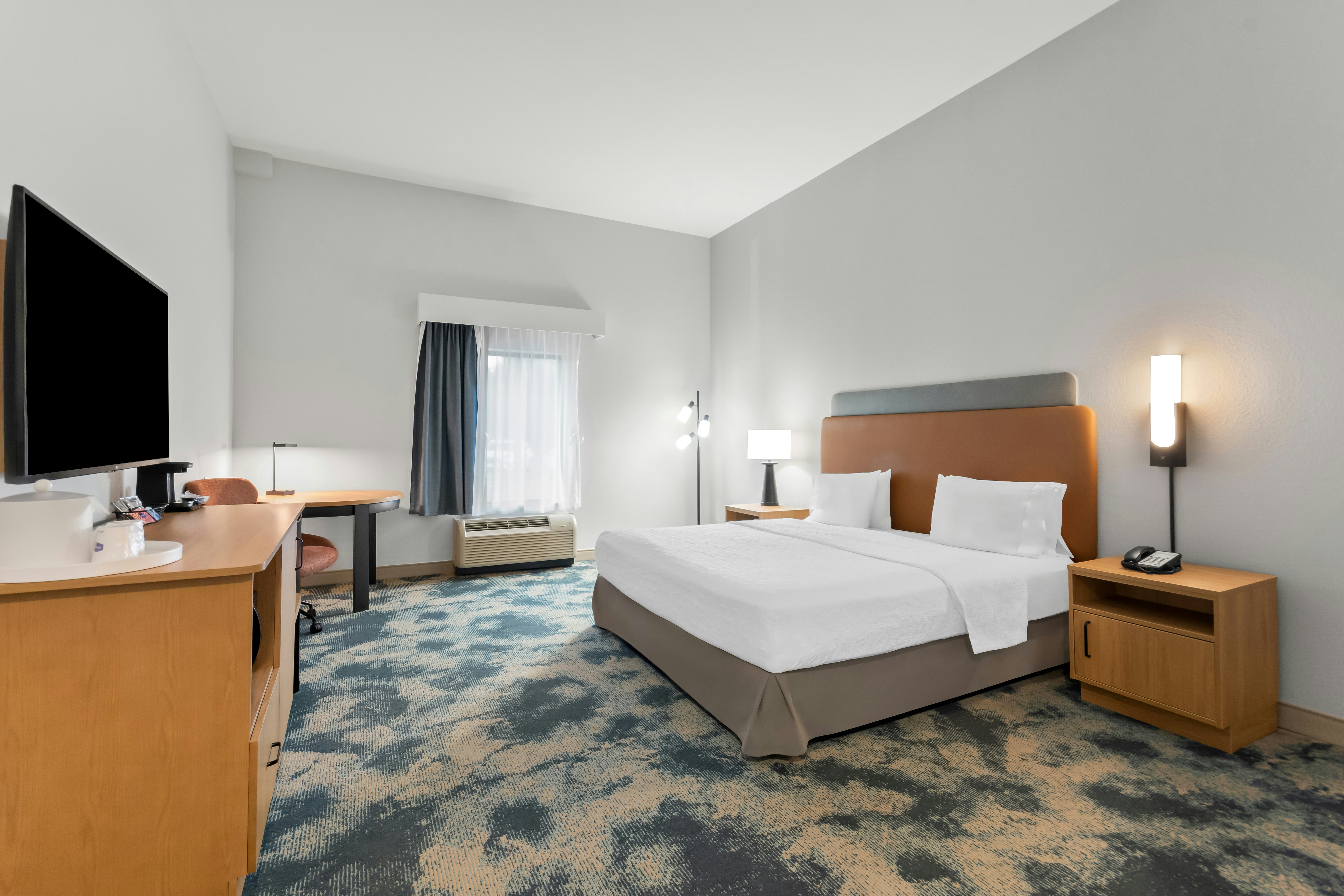 ROOM, KING BED, ACCESSIBLE