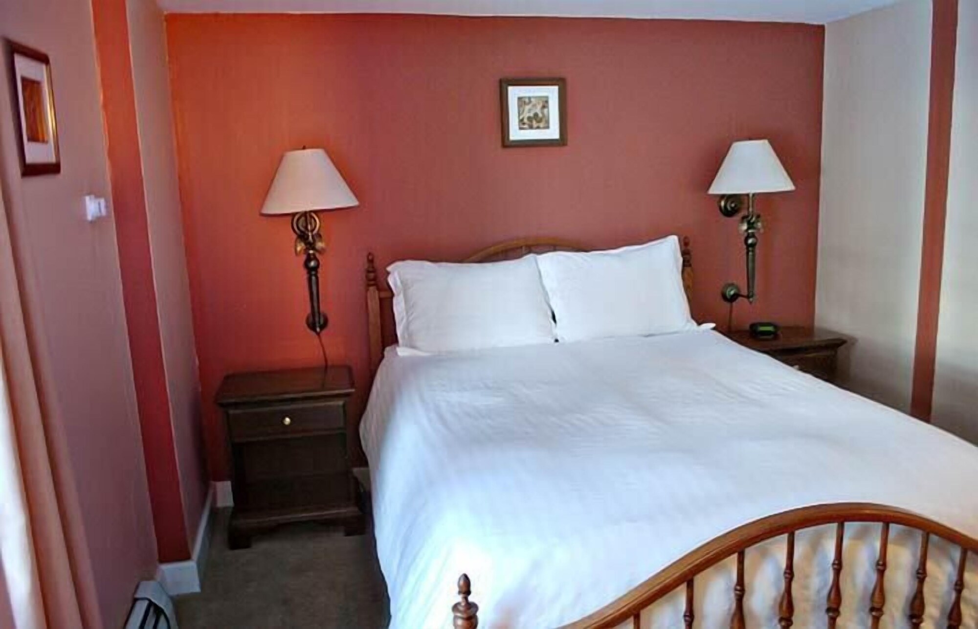 Hill, Queen Bed