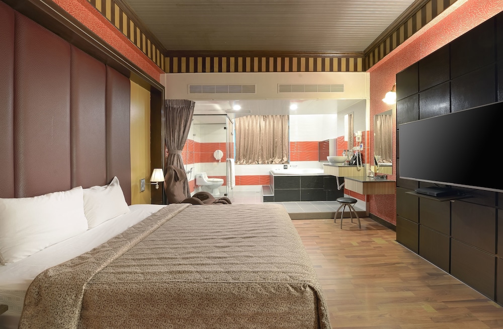 Holland Village Motel Hua-pin 7/50