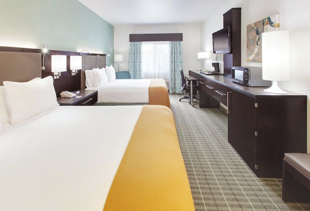 غرفة قياسية بسريرين كوين، Holiday Inn Express Monticello 2/2