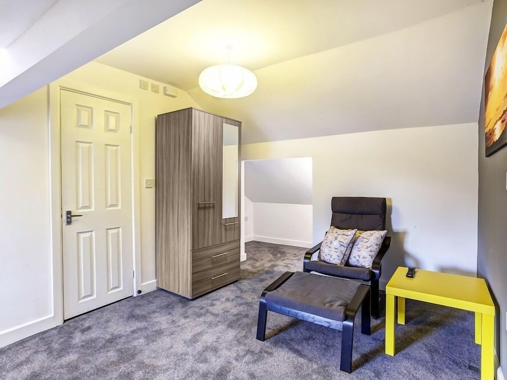 Townhouse Plus @ 166 Edleston Road Crewe 10/17