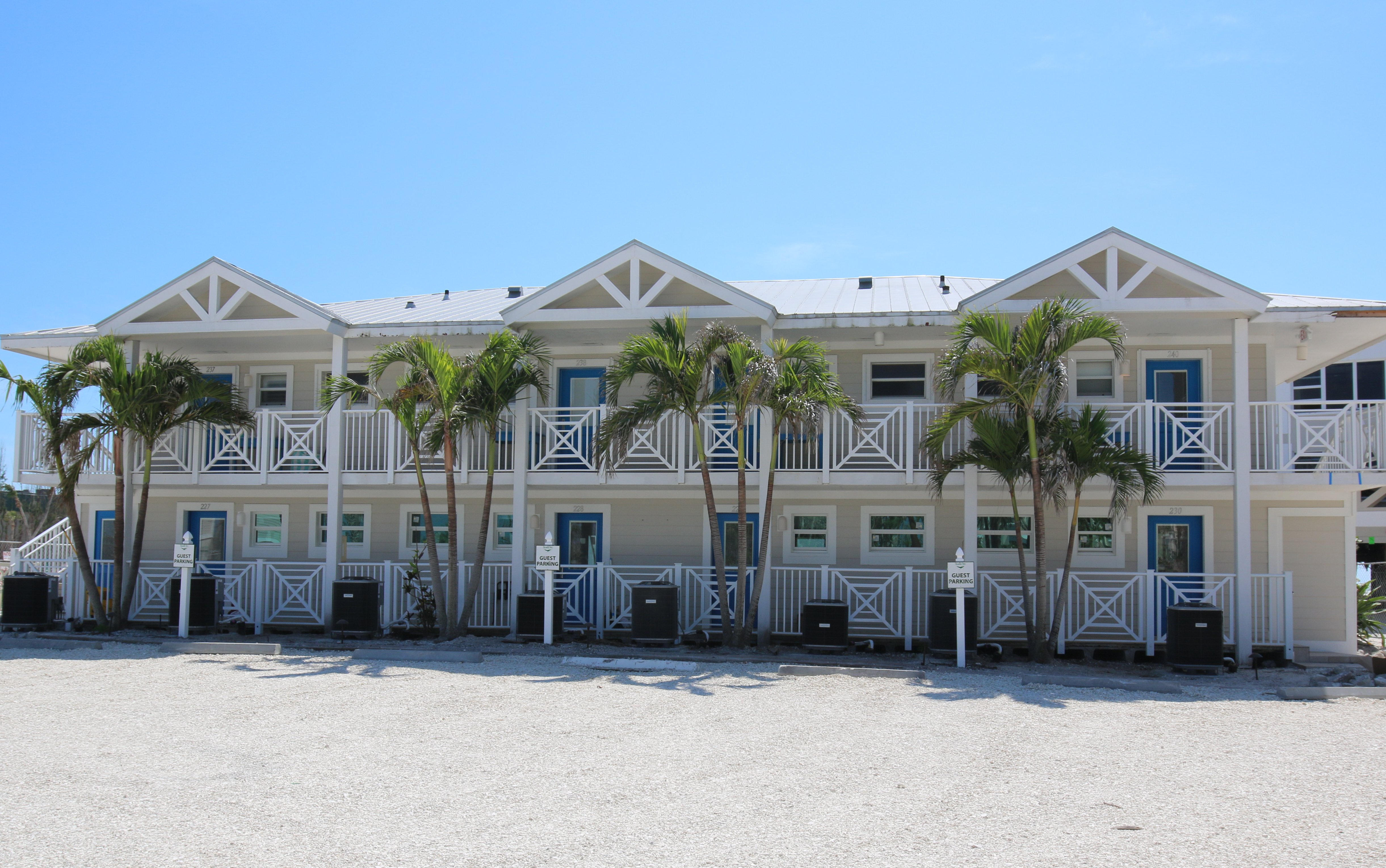 Island Inn 2/43