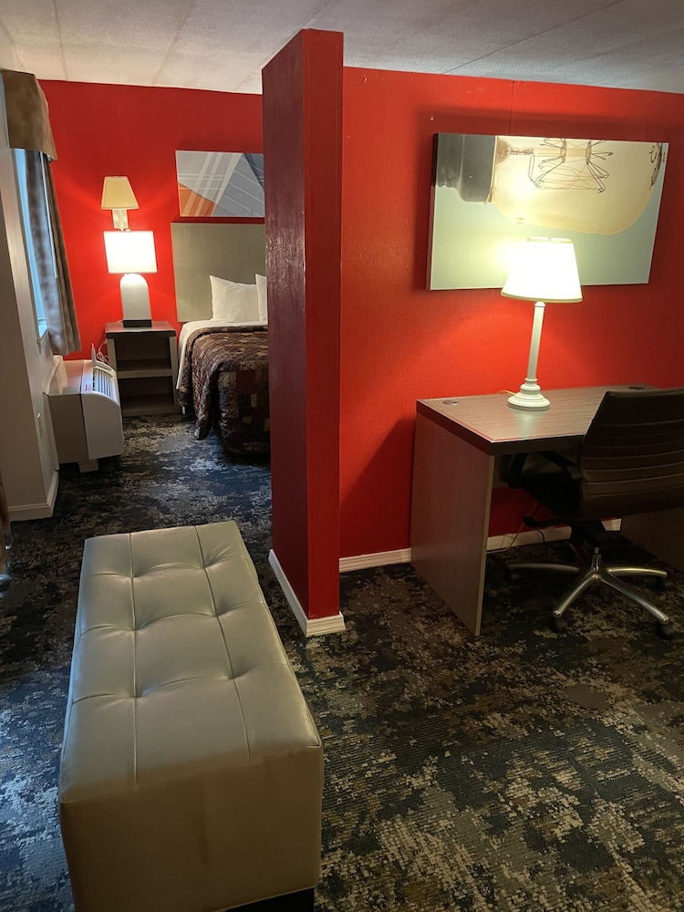 Gold Star Inn Suites 8/40