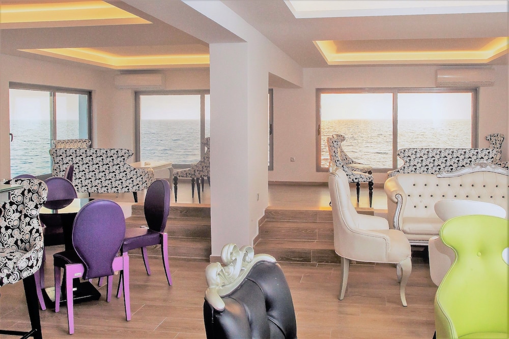 Sunrise Apt 27/37