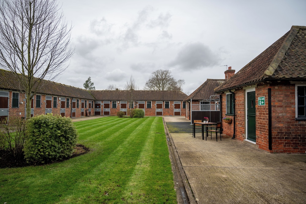 Stableside At York Racecourse 43/50
