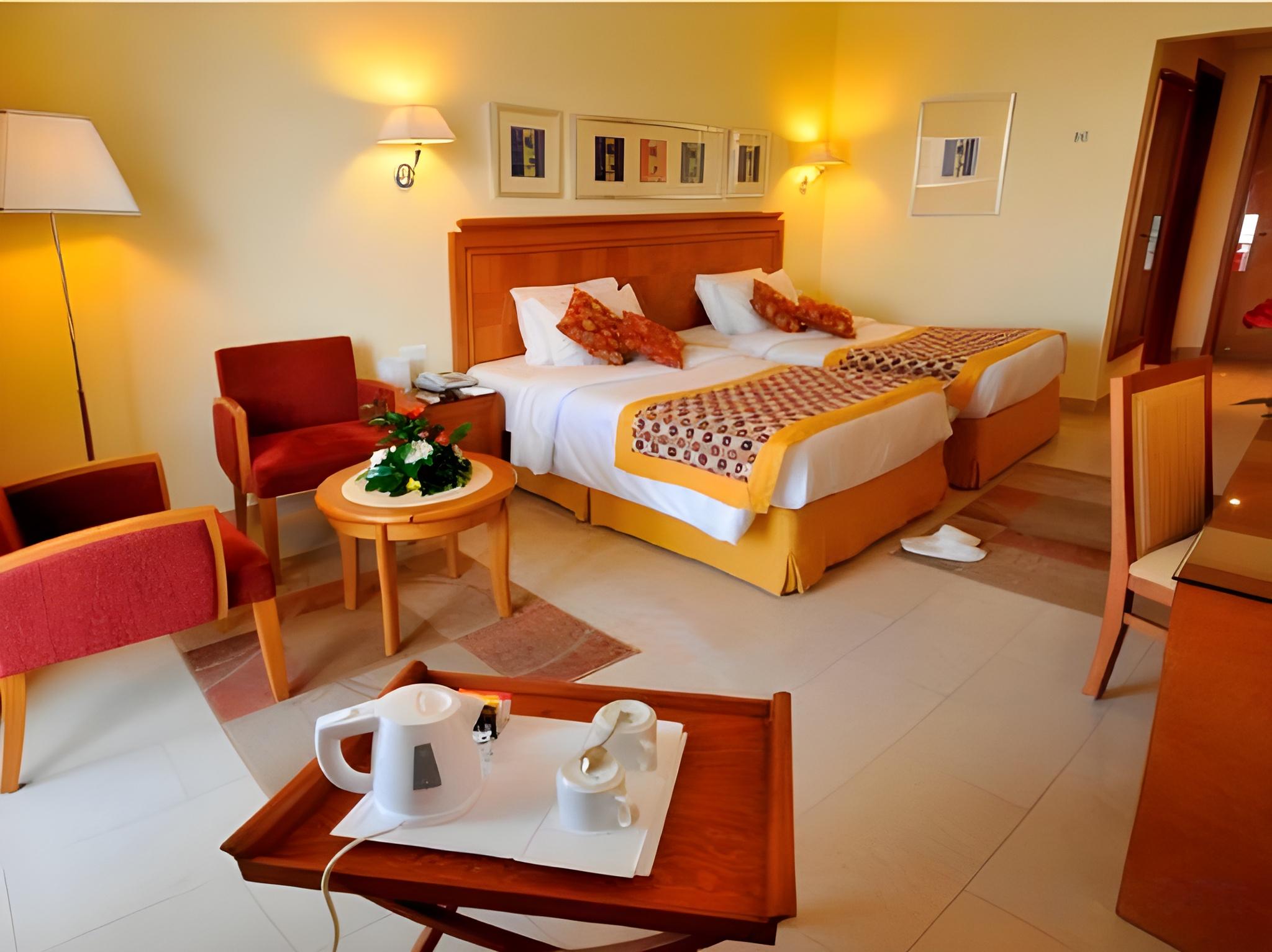 Royal, Club, Double Bed, Pool and Sea View, Sofa