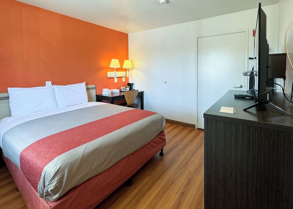 STANDARD, QUEEN BED, ACCESSIBLE
