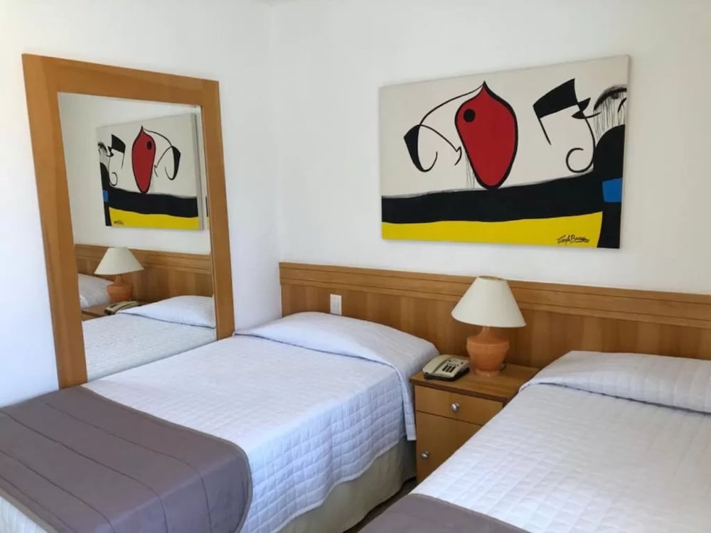 DELUXE, TWIN BEDS