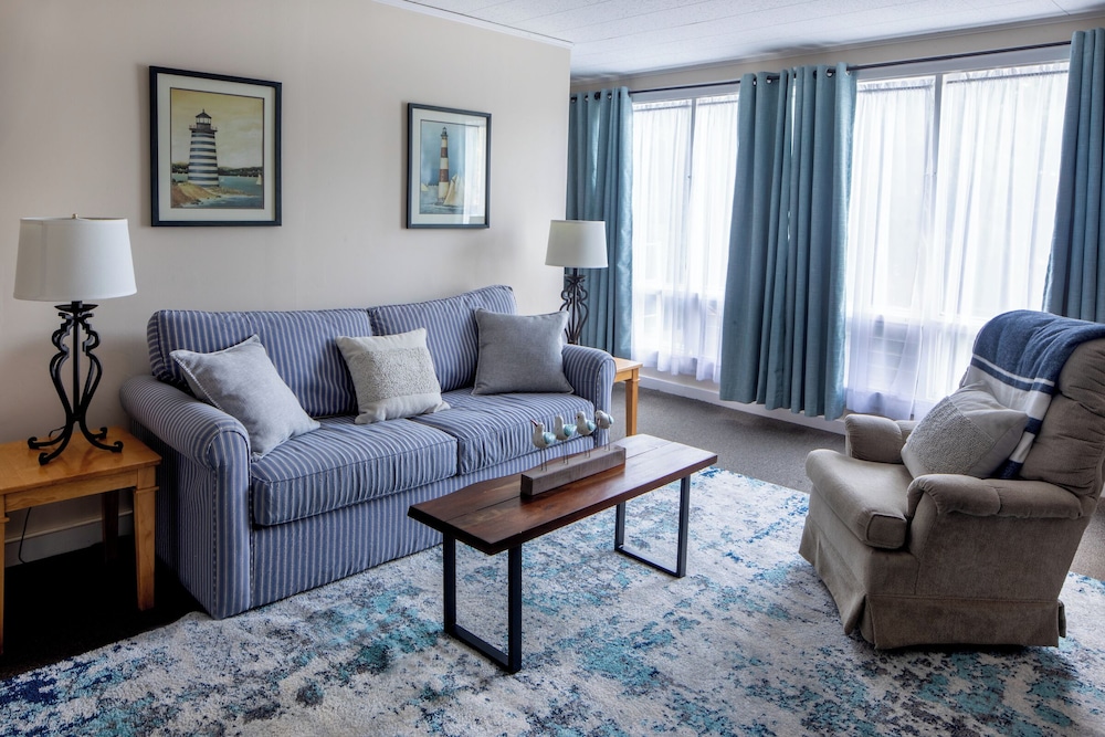 Sesuit Harbor House 23/50