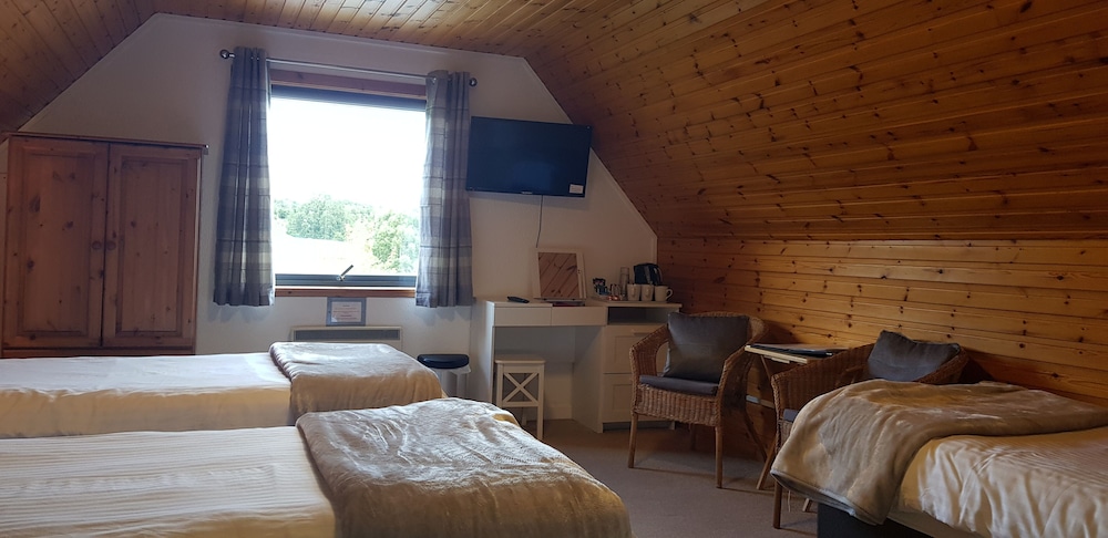 Carn Mhor Bed and Breakfast 11/50
