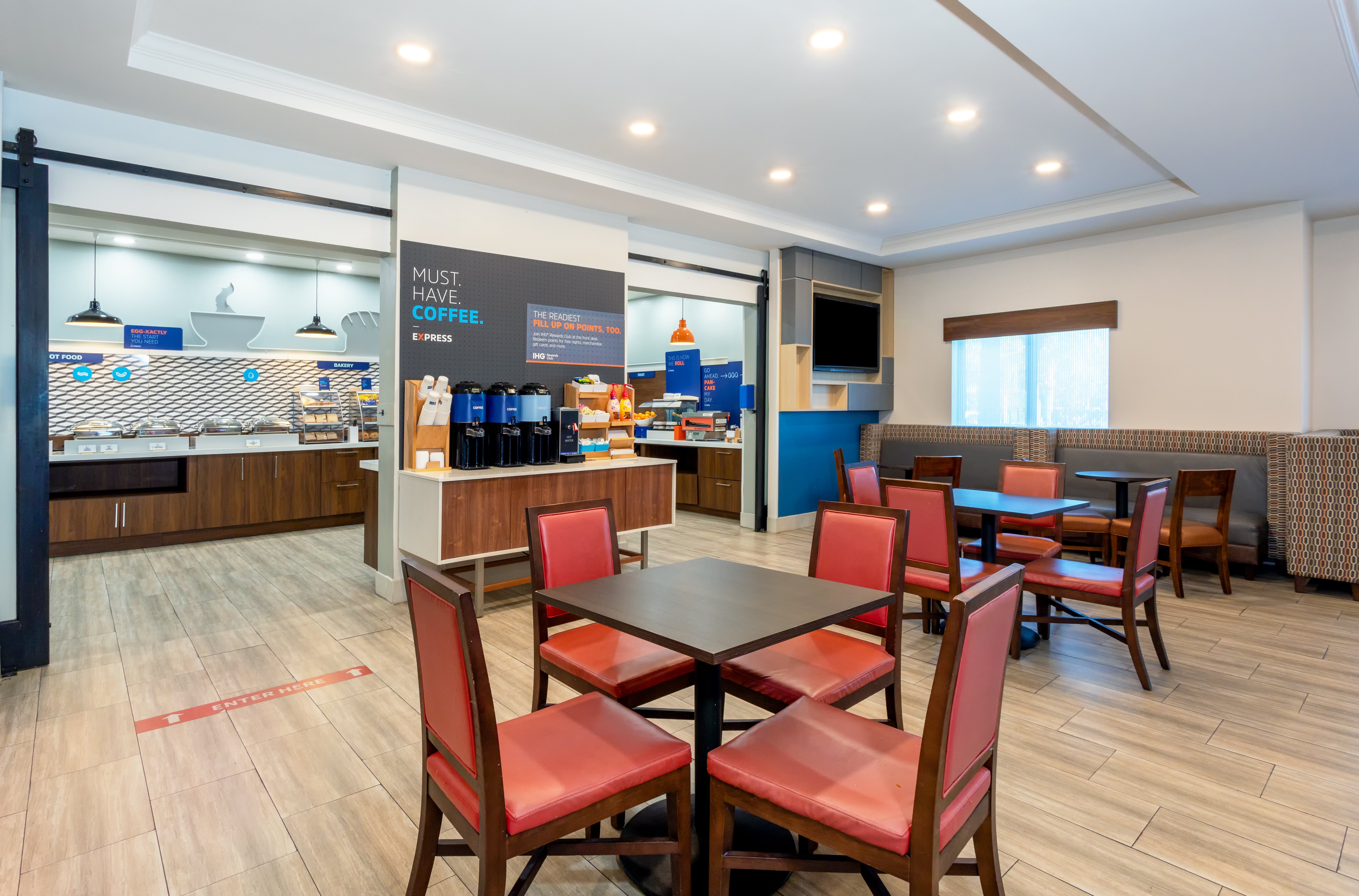 Holiday Inn Express and Suites Orlando - International Drive 58/79
