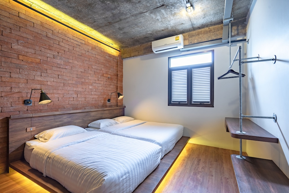 Siam Plug In Hostel 6/50