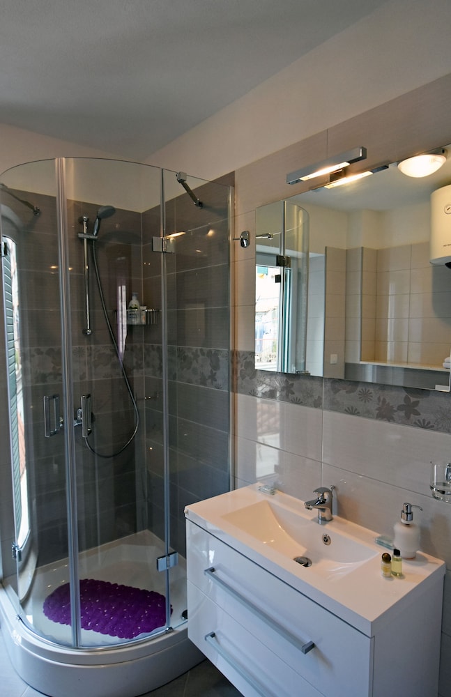Kuzma Rooms 63/69