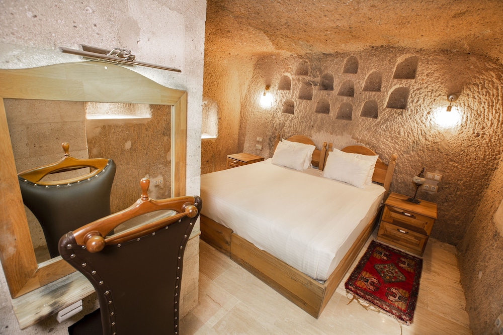Caldera Hotel 34/77