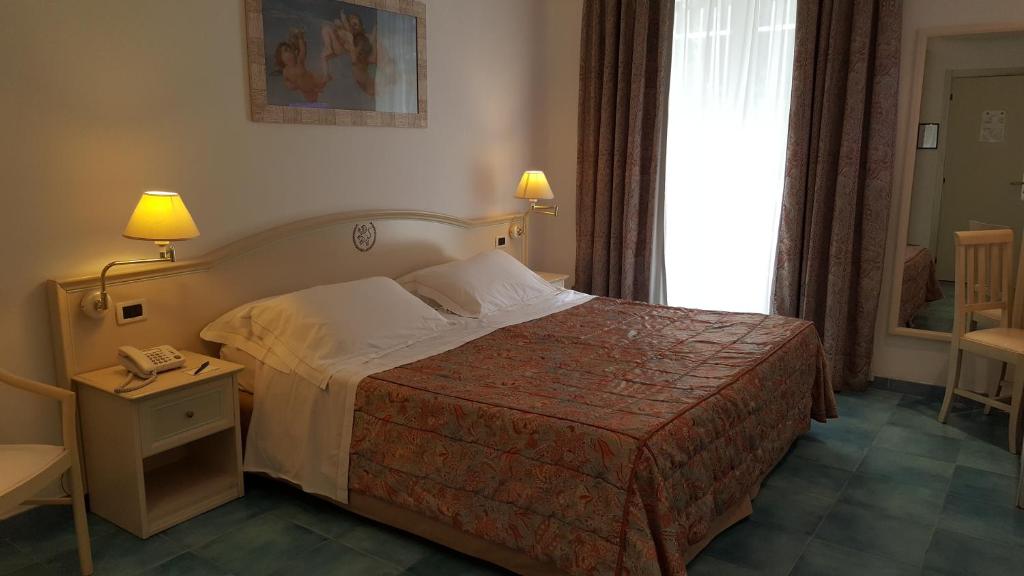 Standard, Twin Beds