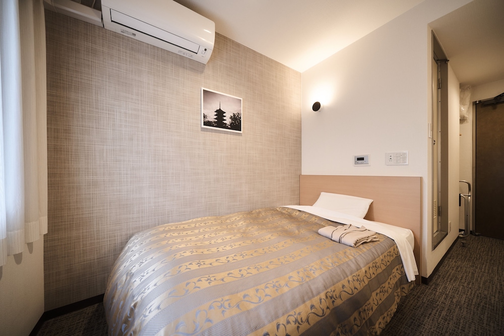 ROOM, SINGLE, MAIN BUILDING
