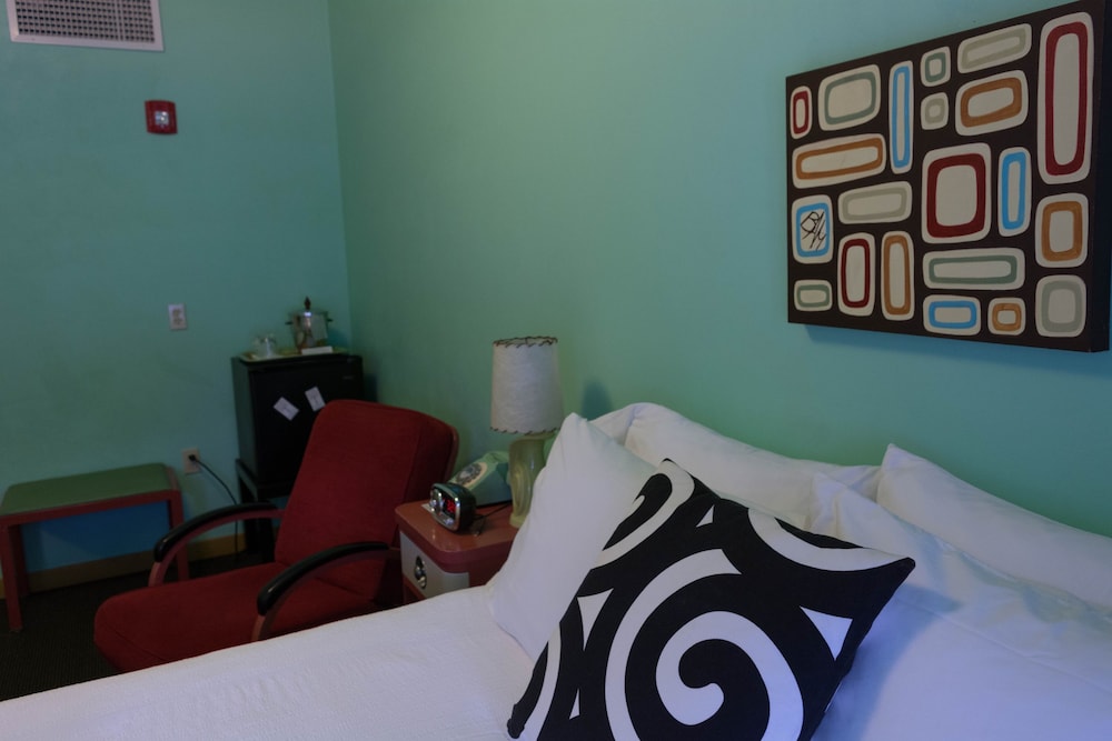 Holiday Music Motel 34/64