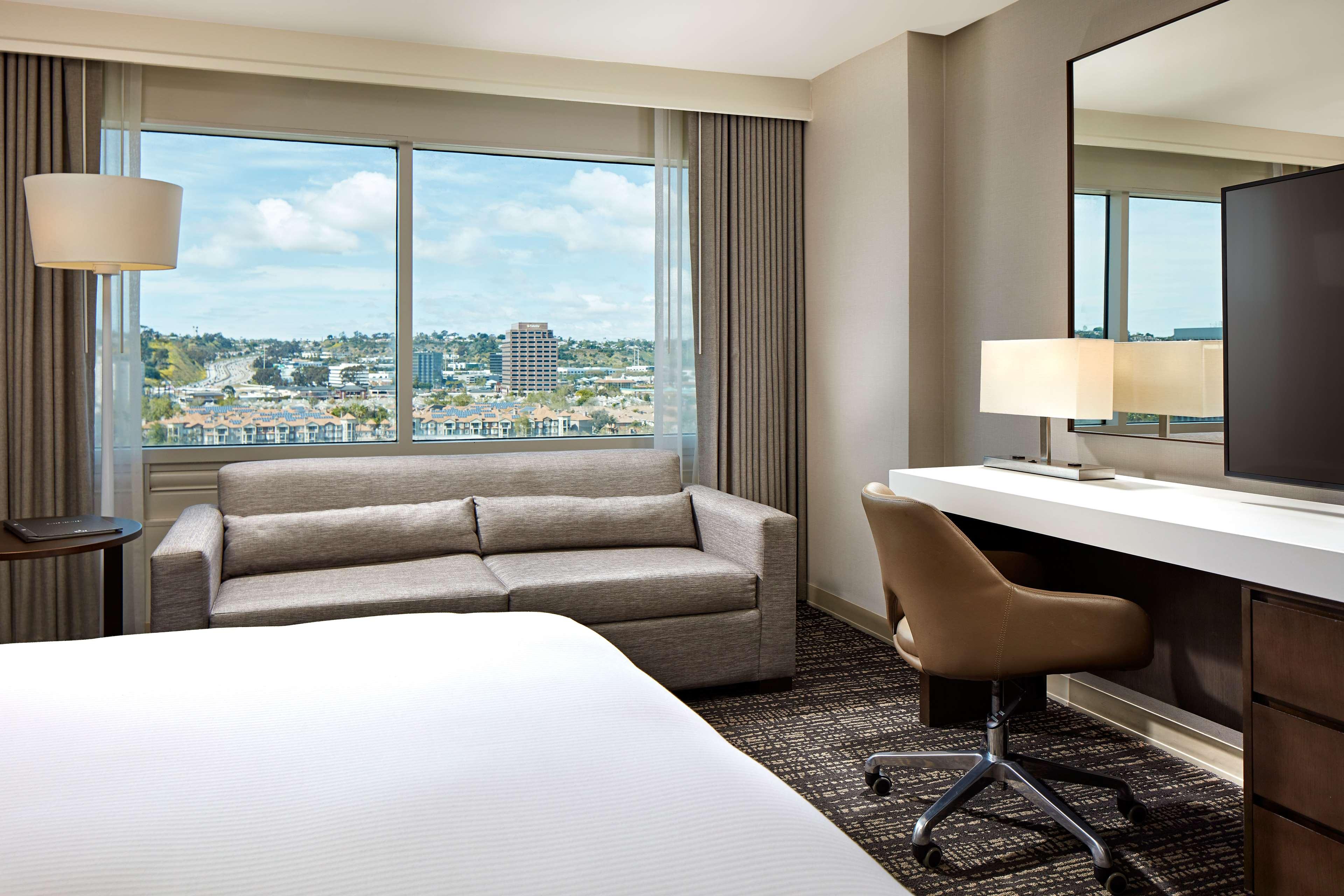 ROOM, KING BED, SOFA, HIGH FLOOR