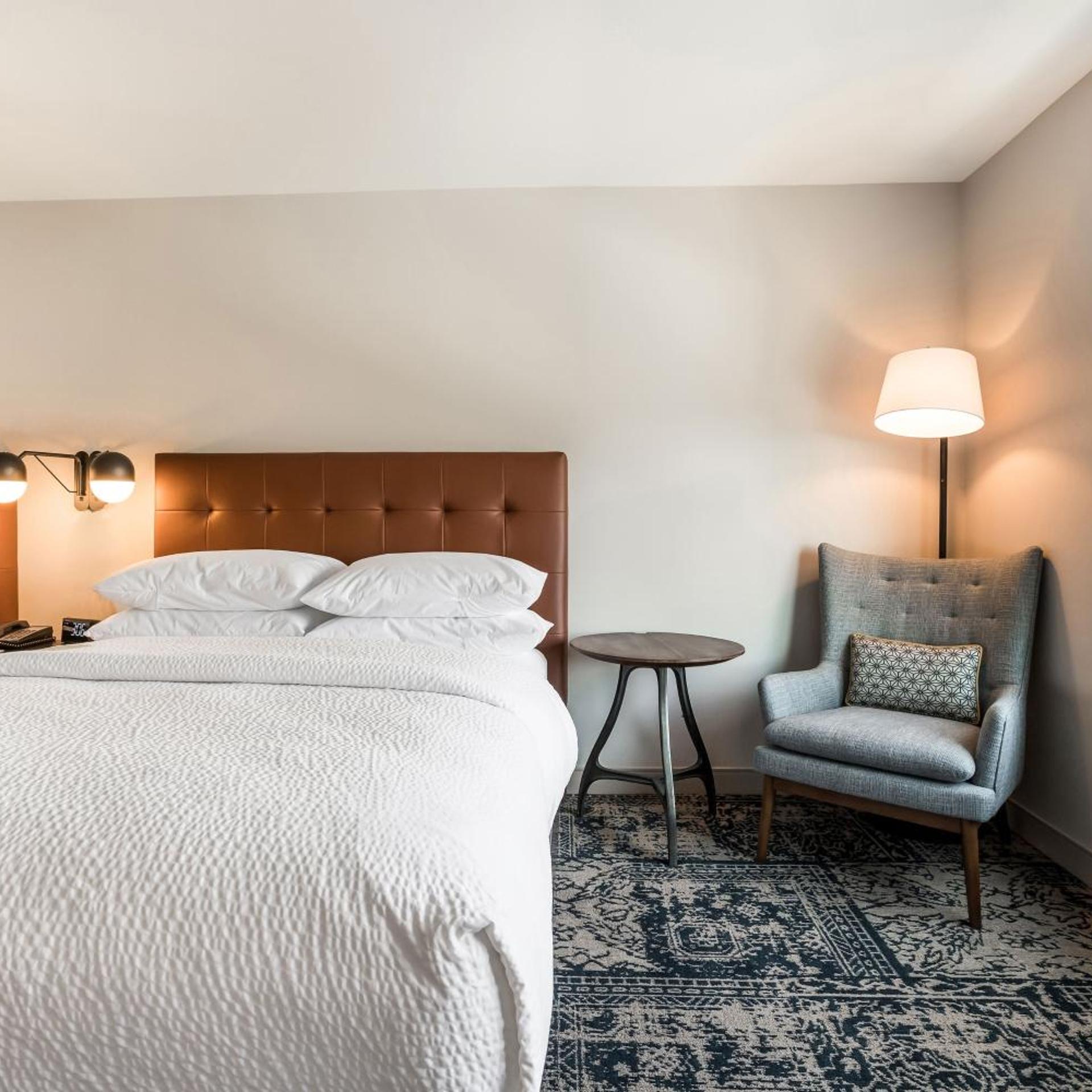Guest Room, Traditional, 2 Queen Beds, Four Points By Sheraton Elkhart 6/10