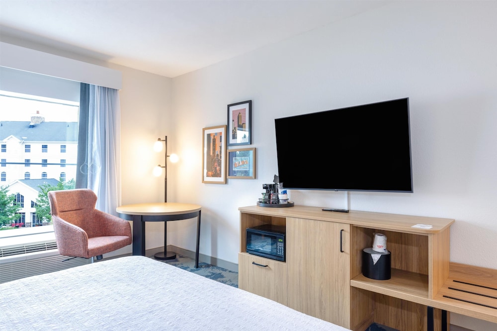 غرفة بسرير كينج بحوض استحمام لذوي الإعاقة، Hampton Inn Lawrenceville Duluth 3/7