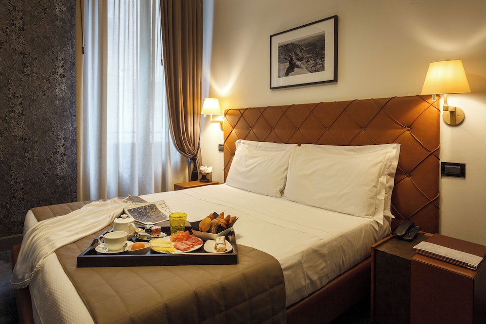 DELUXE, DOUBLE BED