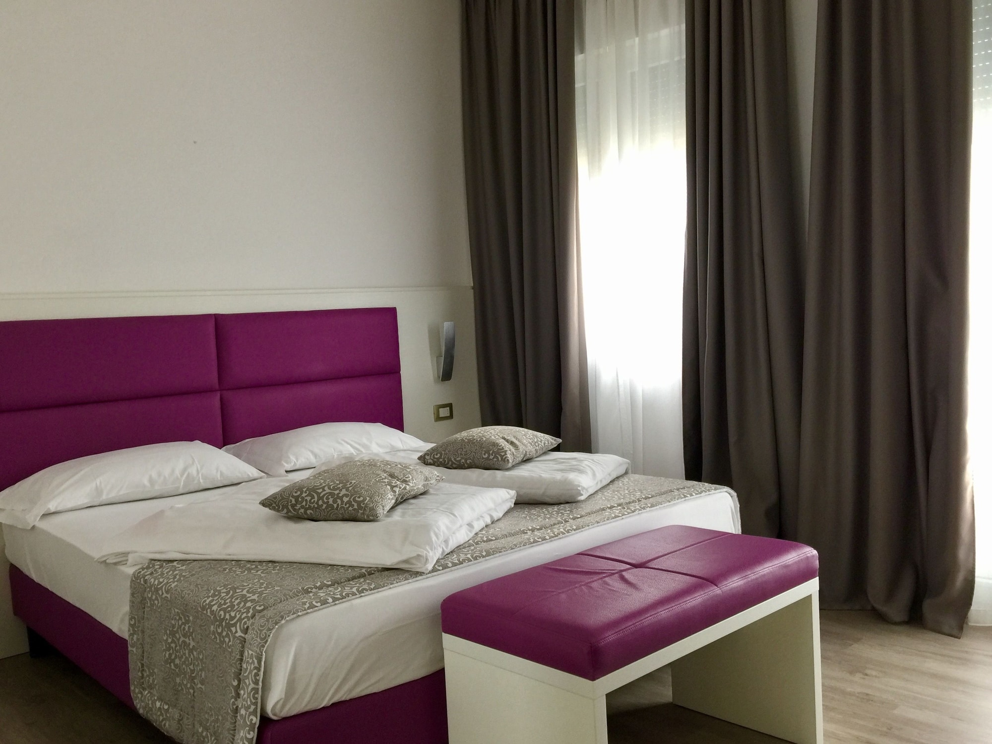 DESIGN, DOUBLE BED, LAKE VIEW
