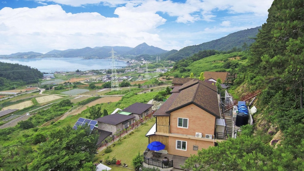 Yeosu Hwangto Pension 46/50
