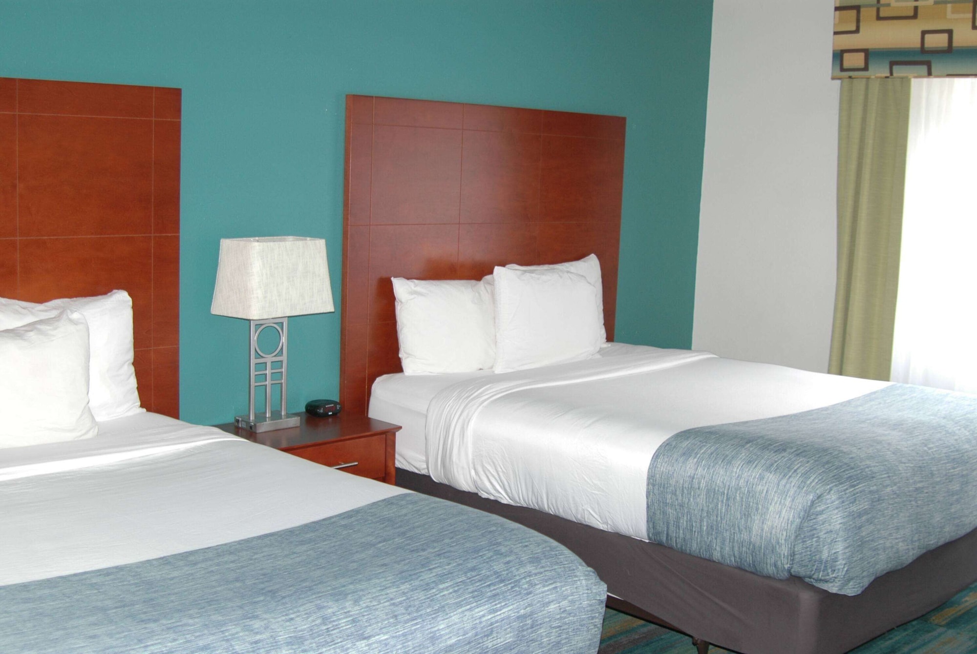 Room, 2 Queen Beds, City or Courtyard View, No Elevator