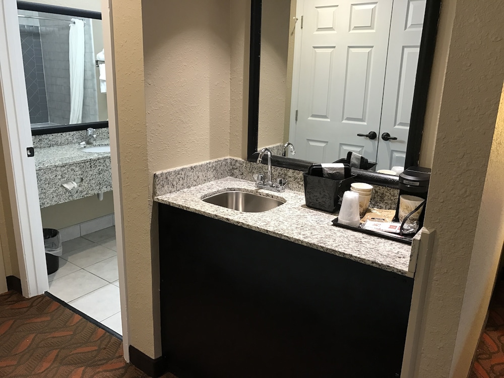 Greenfield Inn and Suites Elizabethtown KY I65 Exit 94 51/62