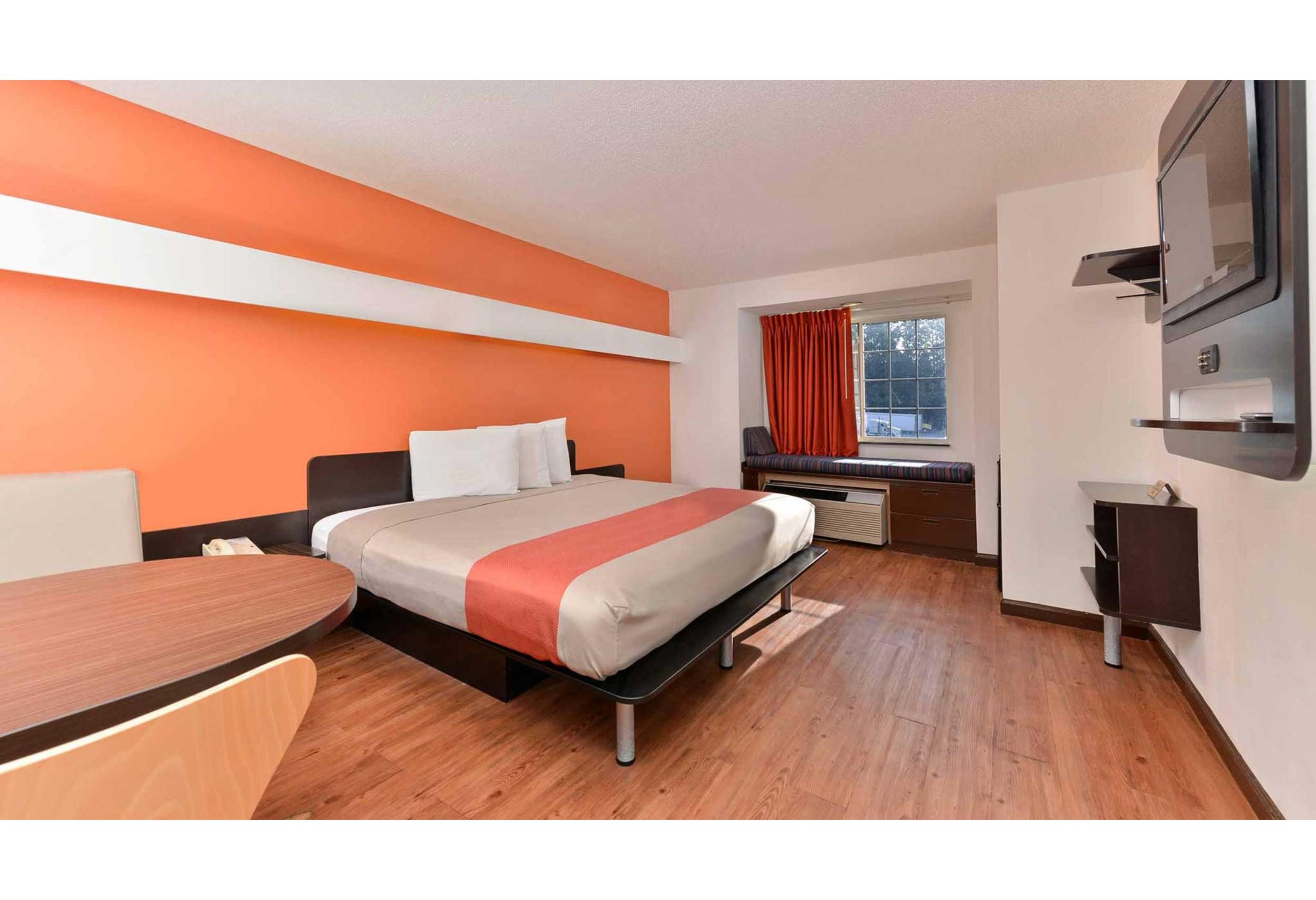 1 King Bed - Mobility Accessible Tub, Nsmk