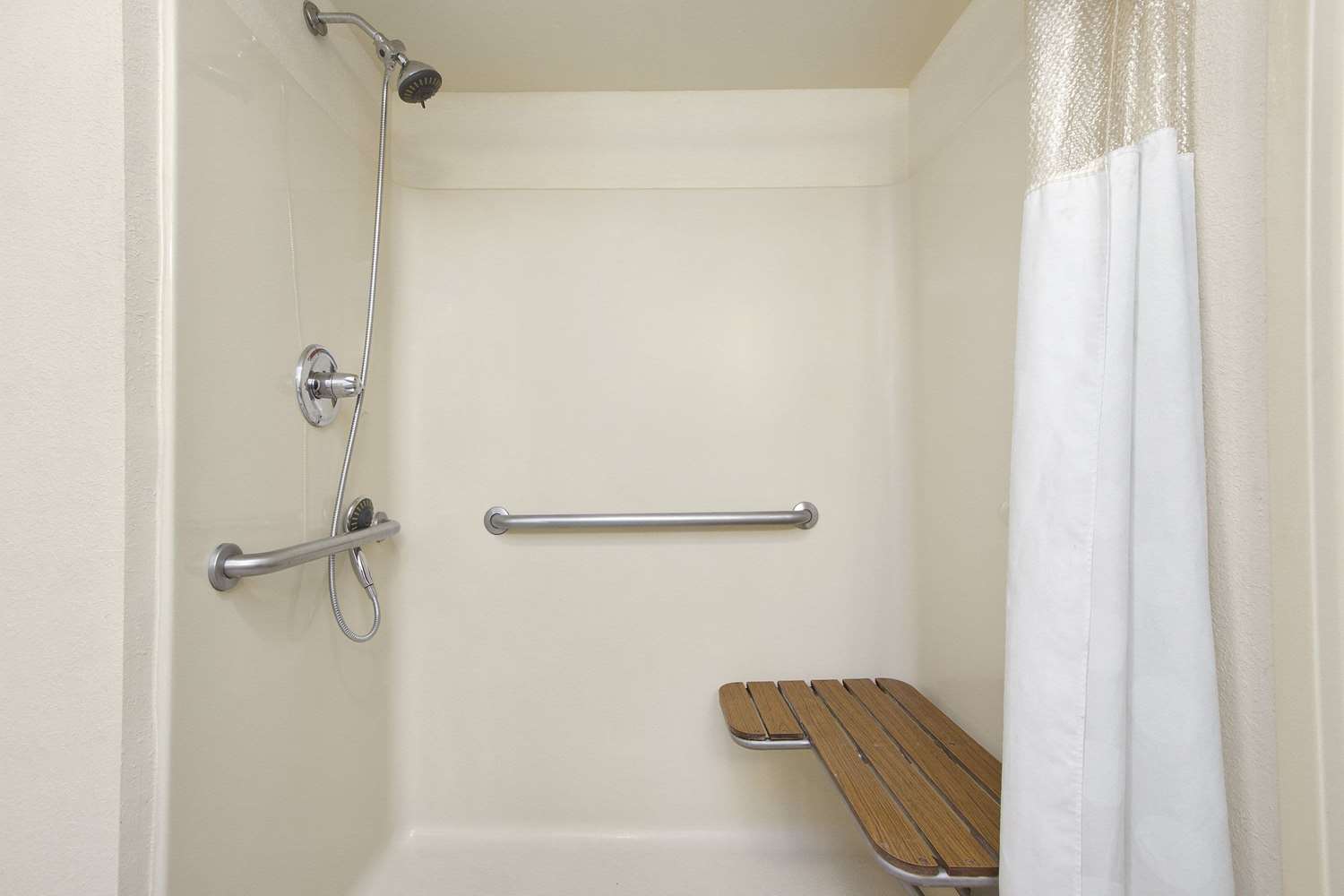 Days Inn By Wyndham Lexington Sc 18/18