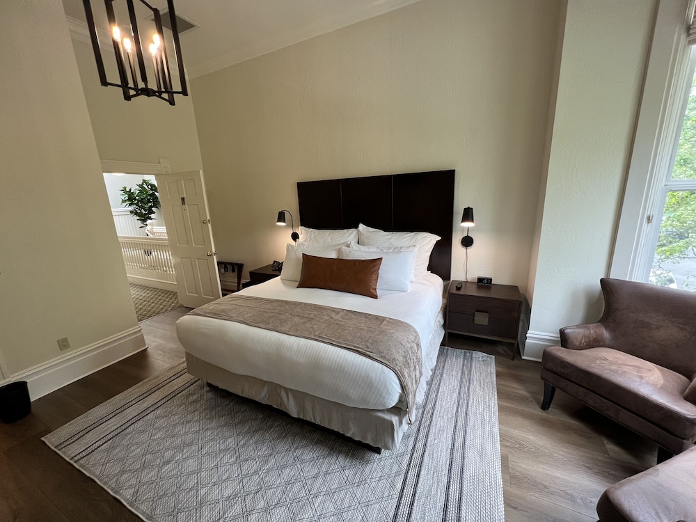 Plaza, Superior, King Bed
