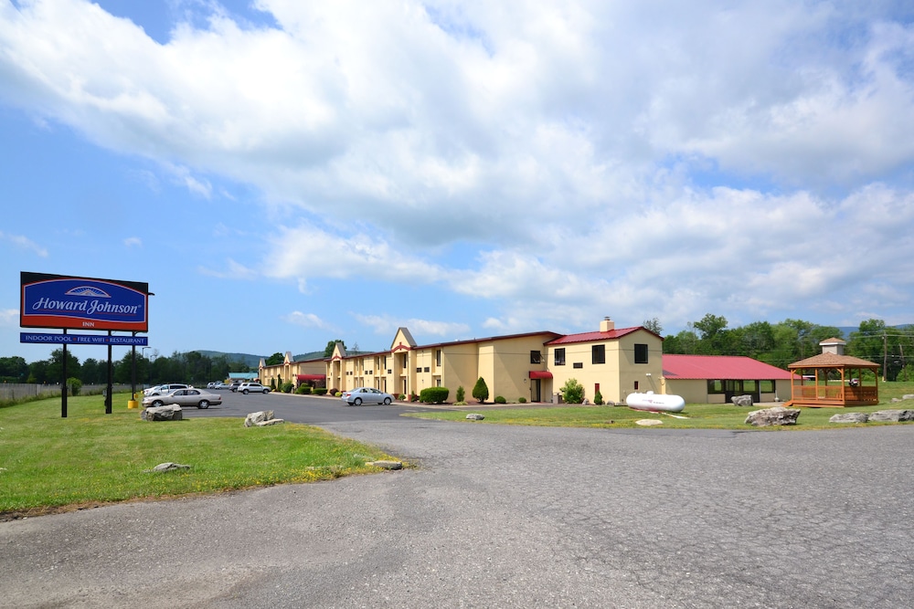 Howard Johnson by Wyndham Saugerties, NY 3/26