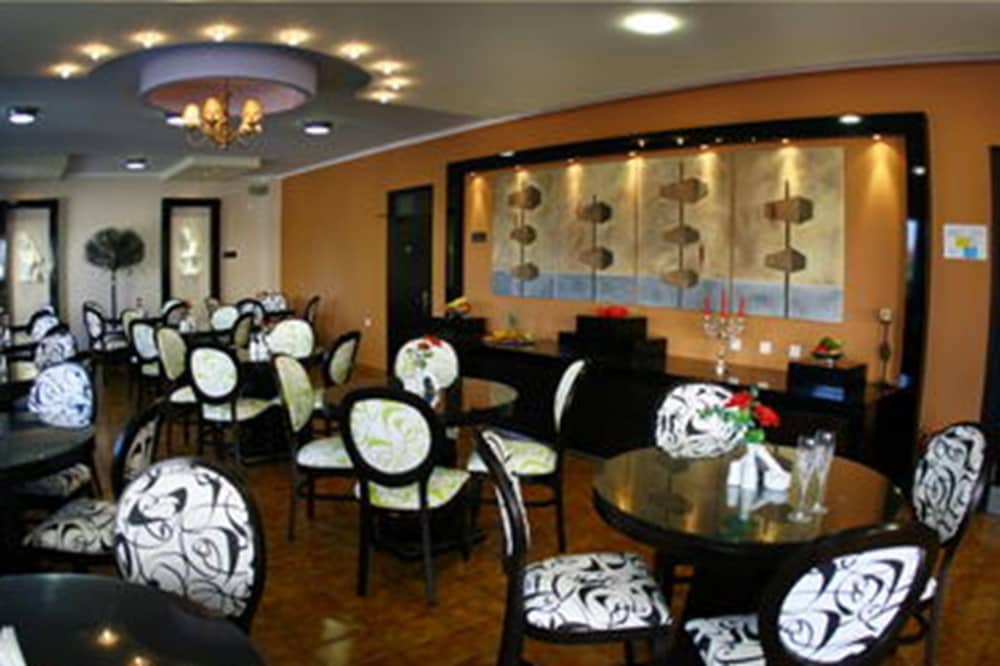 Ionis Art Hotel 39/51