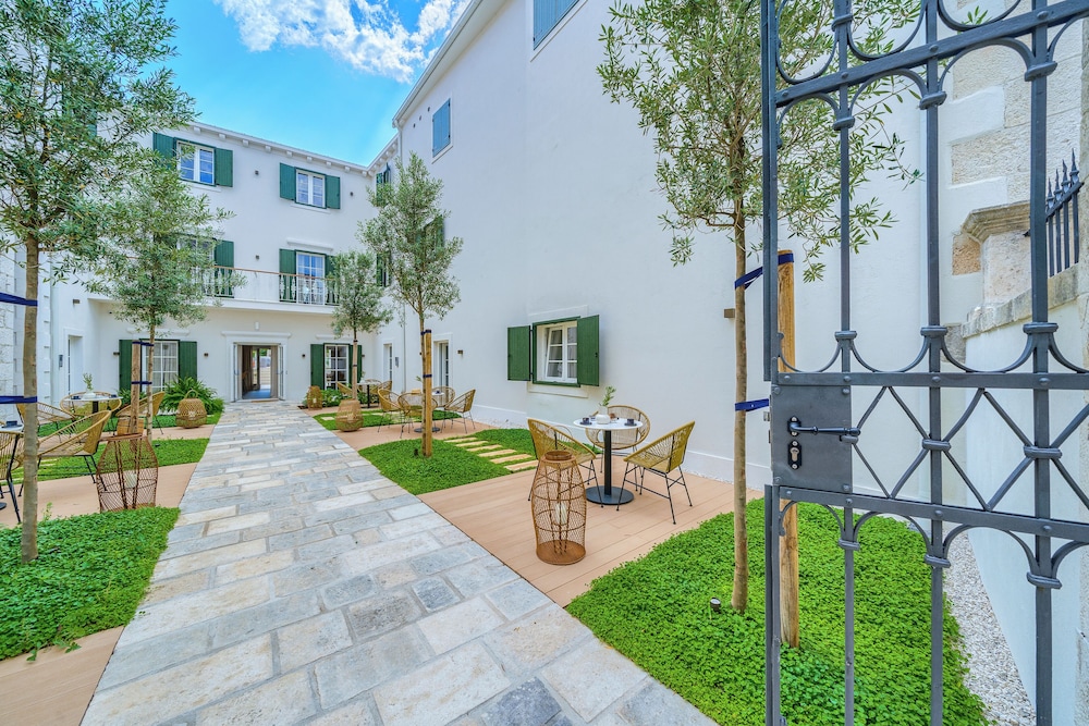 Hotel Brattia - Adults Only 40/50