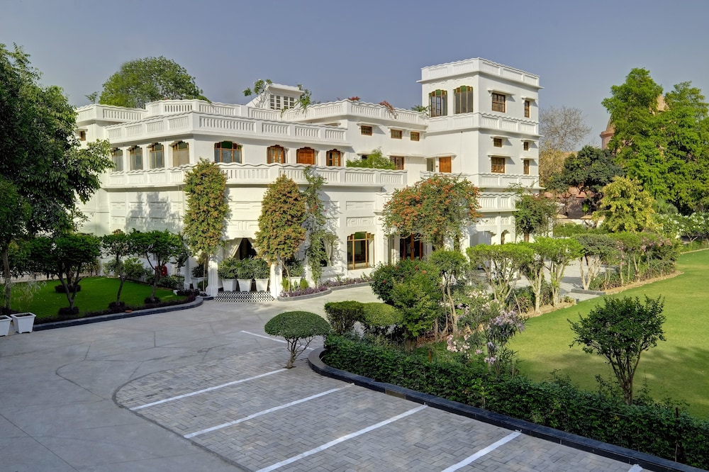 Saraca Hotel Lucknow 31/42