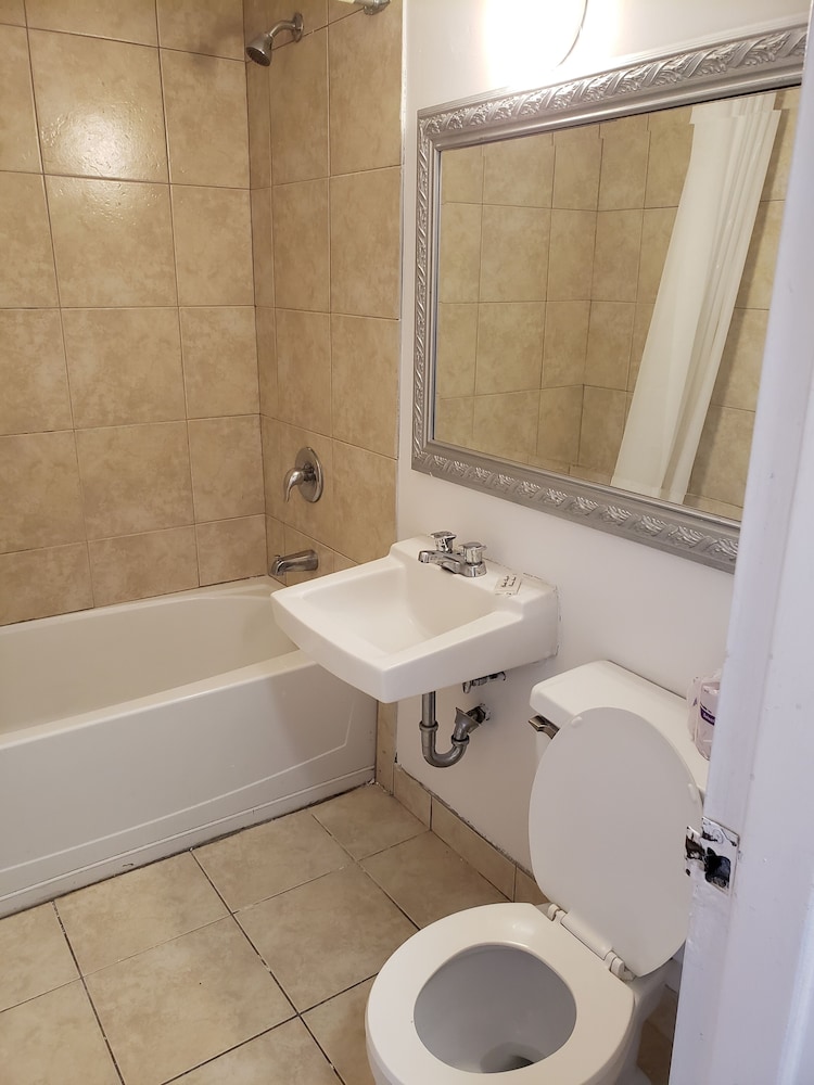 Niagara Falls Courtside Inn Hotel 37/41