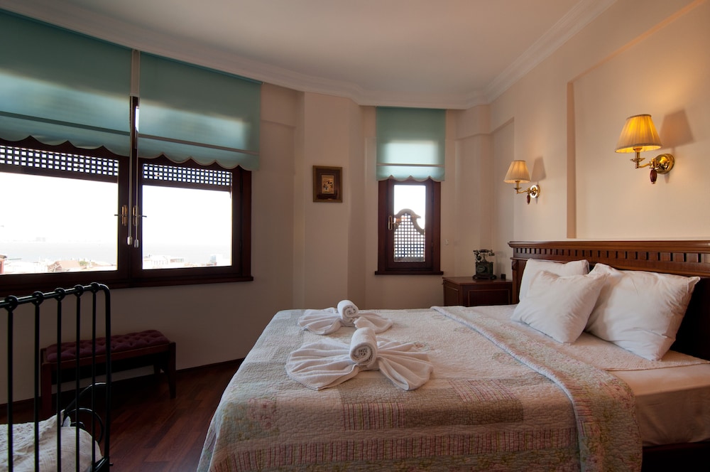 ROOM, TRIPLE, SEA VIEW