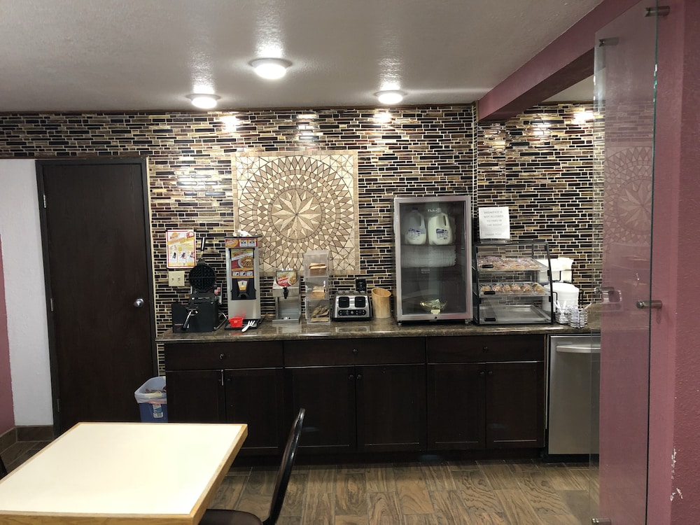Americas Best Value Inn & Suites-Sidney 31/37