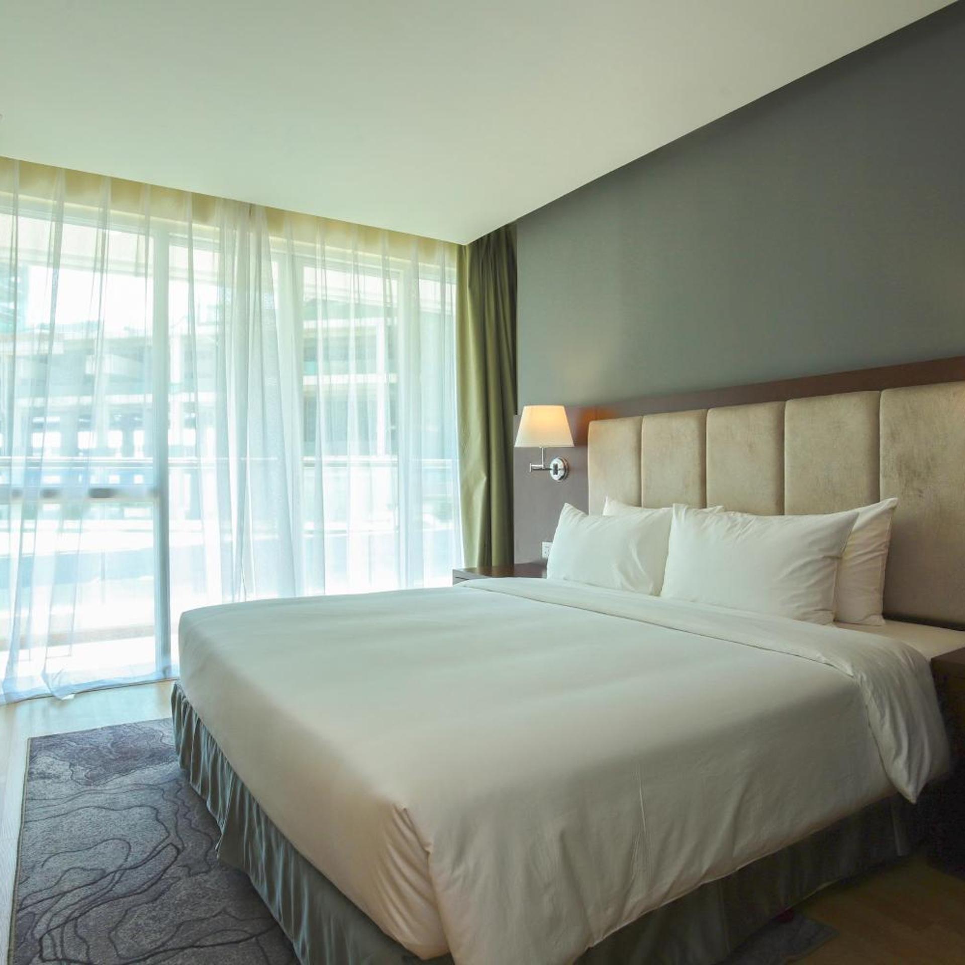 EXECUTIVE, SUITE