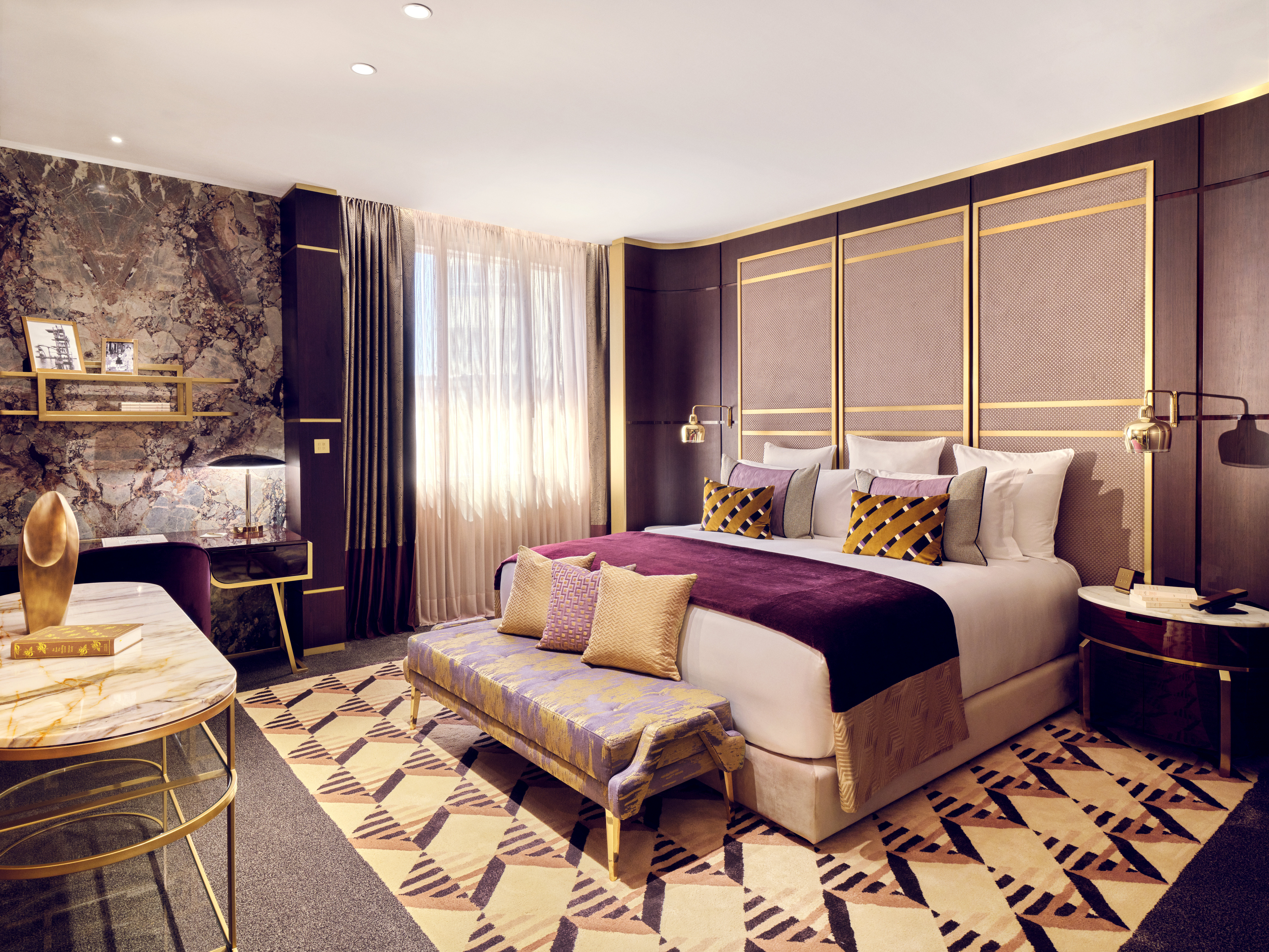 EXECUTIVE, SUITE