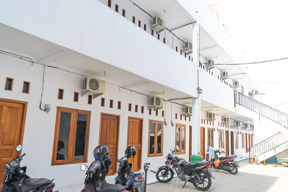 RedDoorz Syariah near Jatisampurna Hospital 3/17