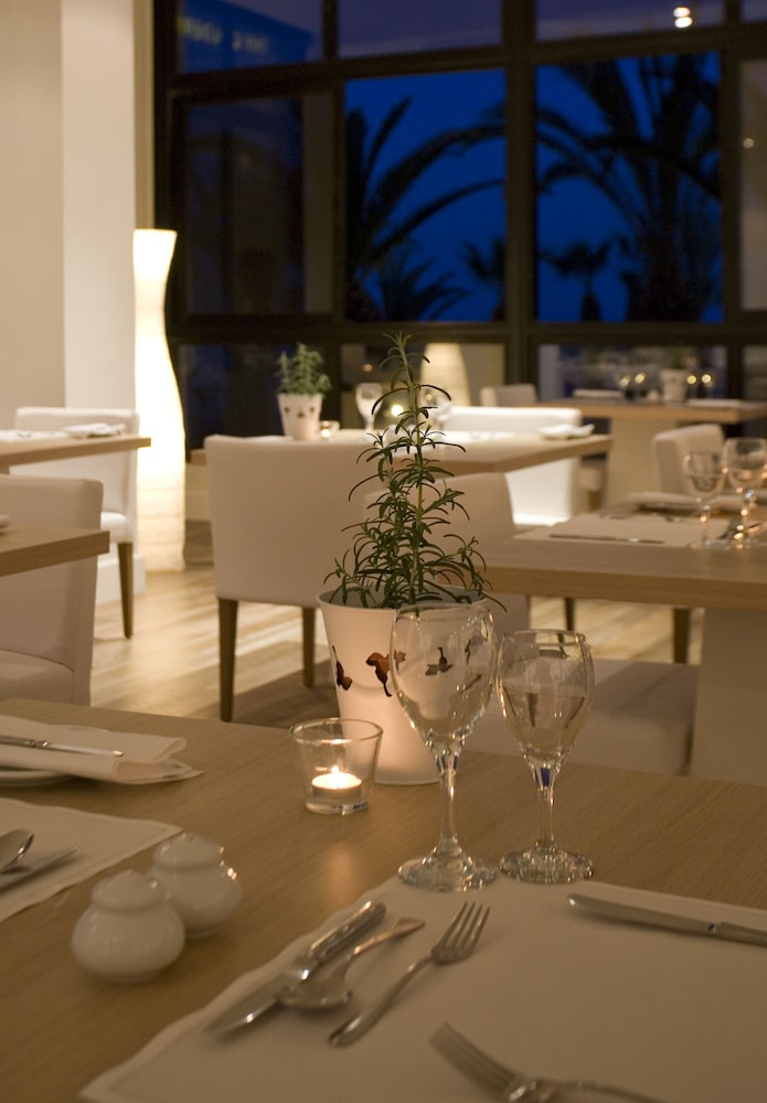 Sandy Beach Hotel & Spa 51/66