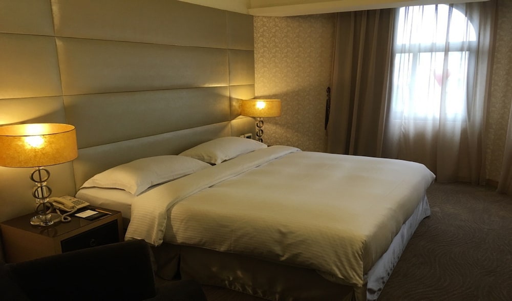 The Metro Hotel 17/25