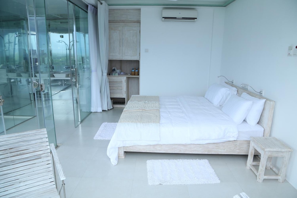GRAND, DELUXE, DOUBLE BED, MOUNTAIN VIEW