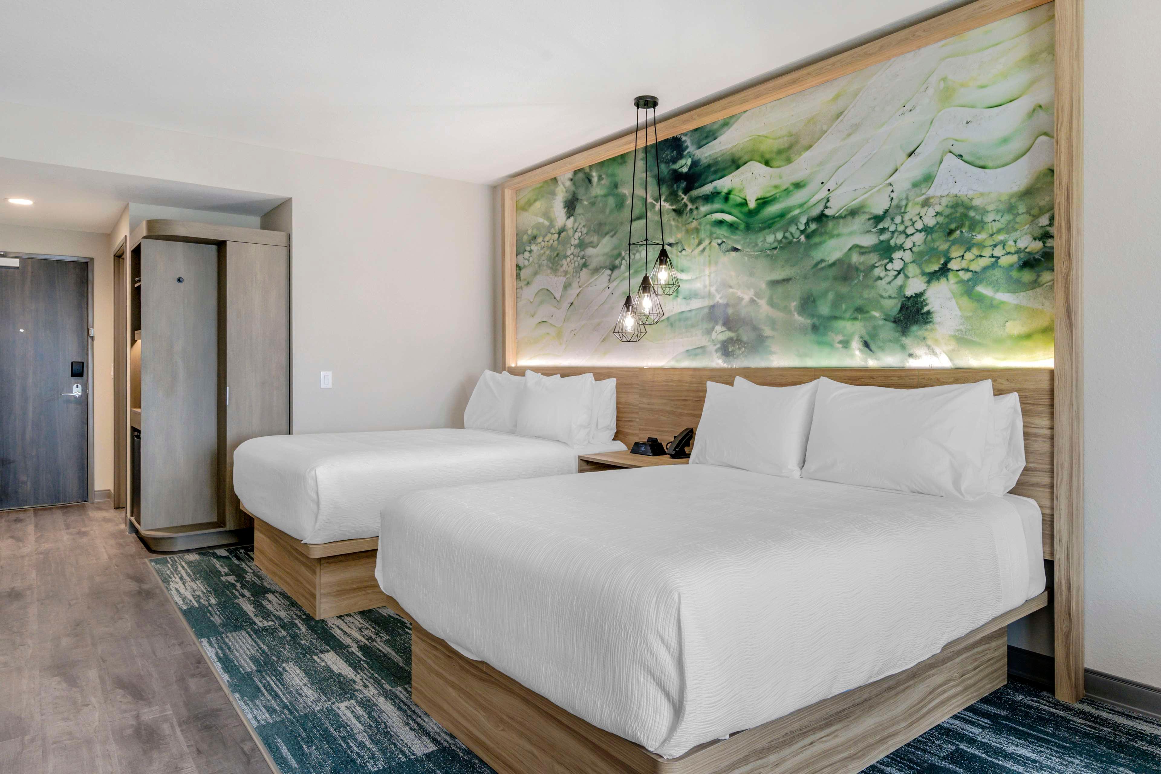 Room, 2 Queen Beds, Bathtub, Large