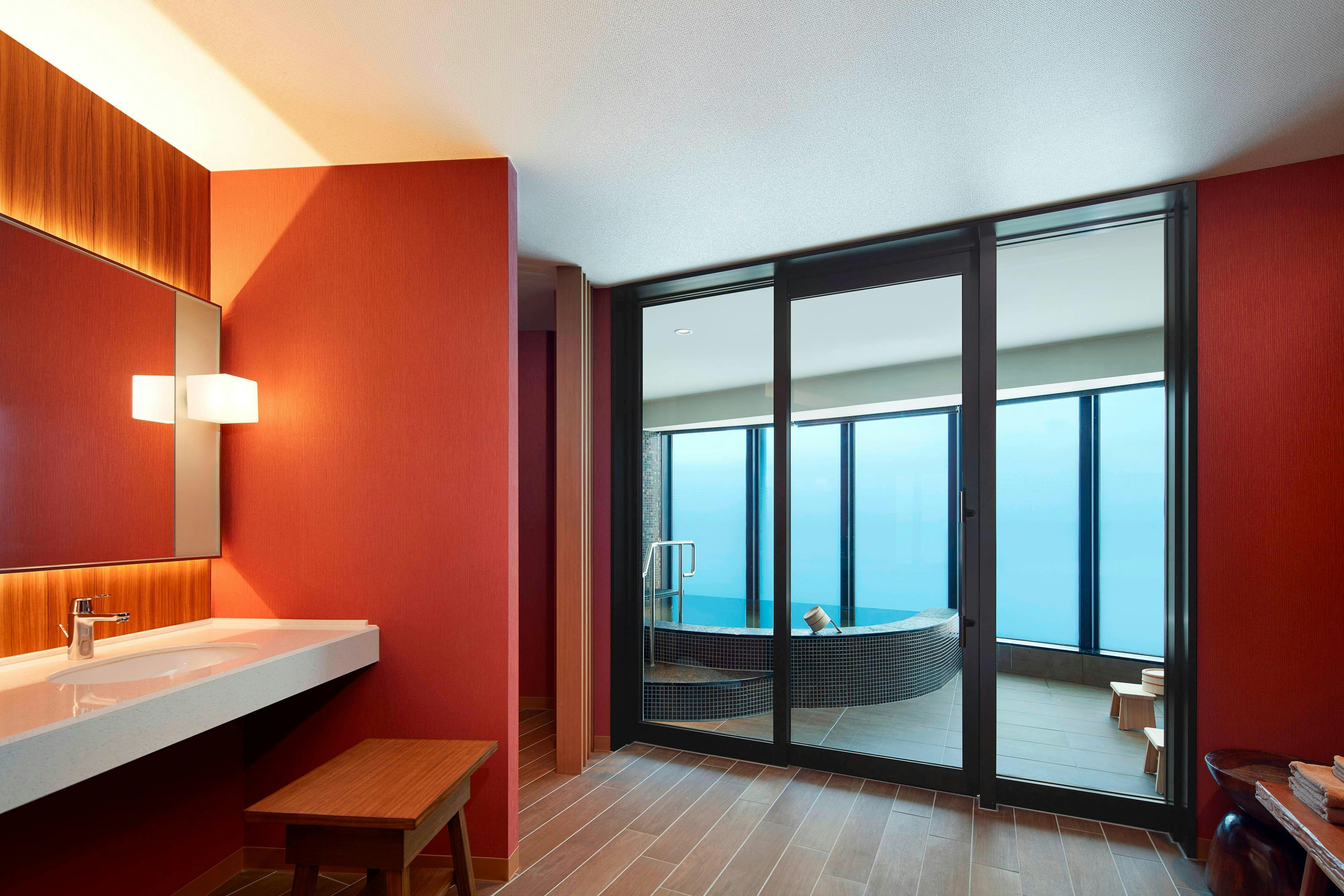 Sheraton Okinawa Sunmarina Resort 13/50