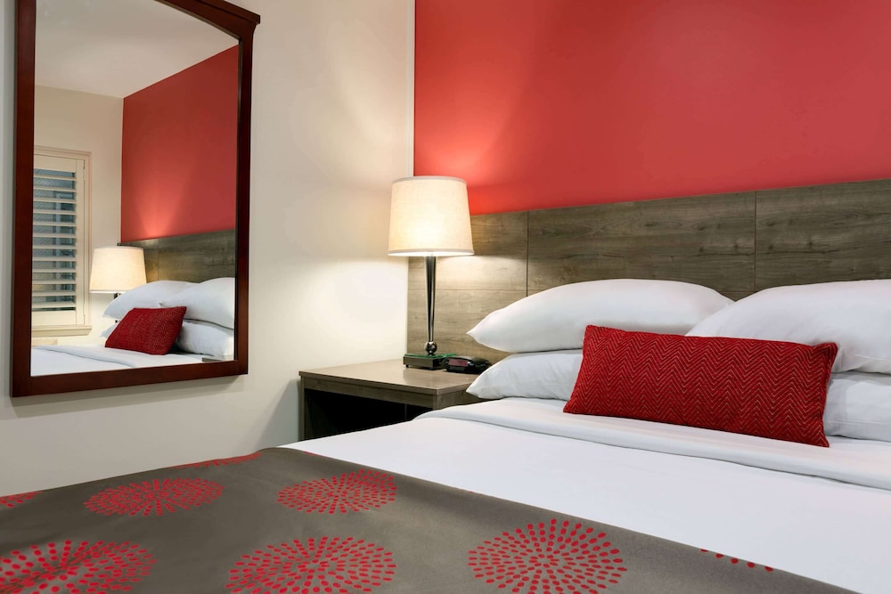 Ramada by Wyndham Oakland Downtown City Center 13/42